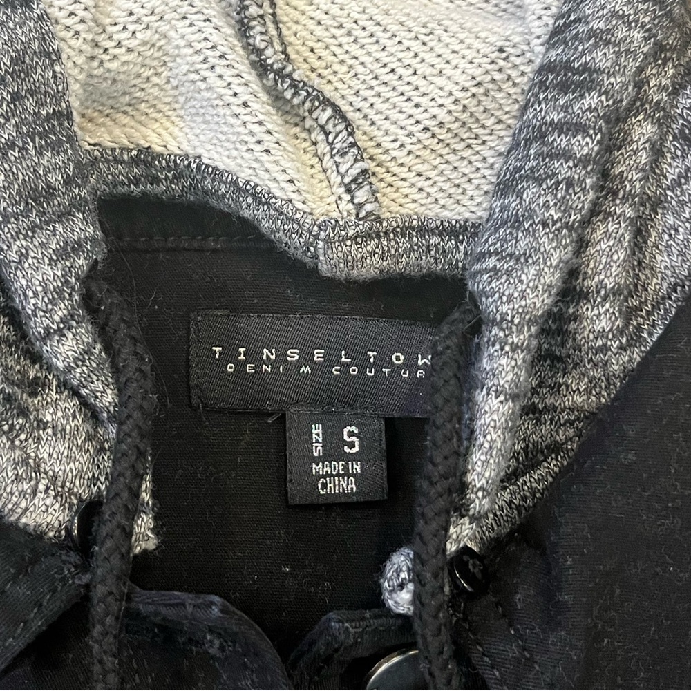 Girls hooded denim jacket - Picture 2 of 3
